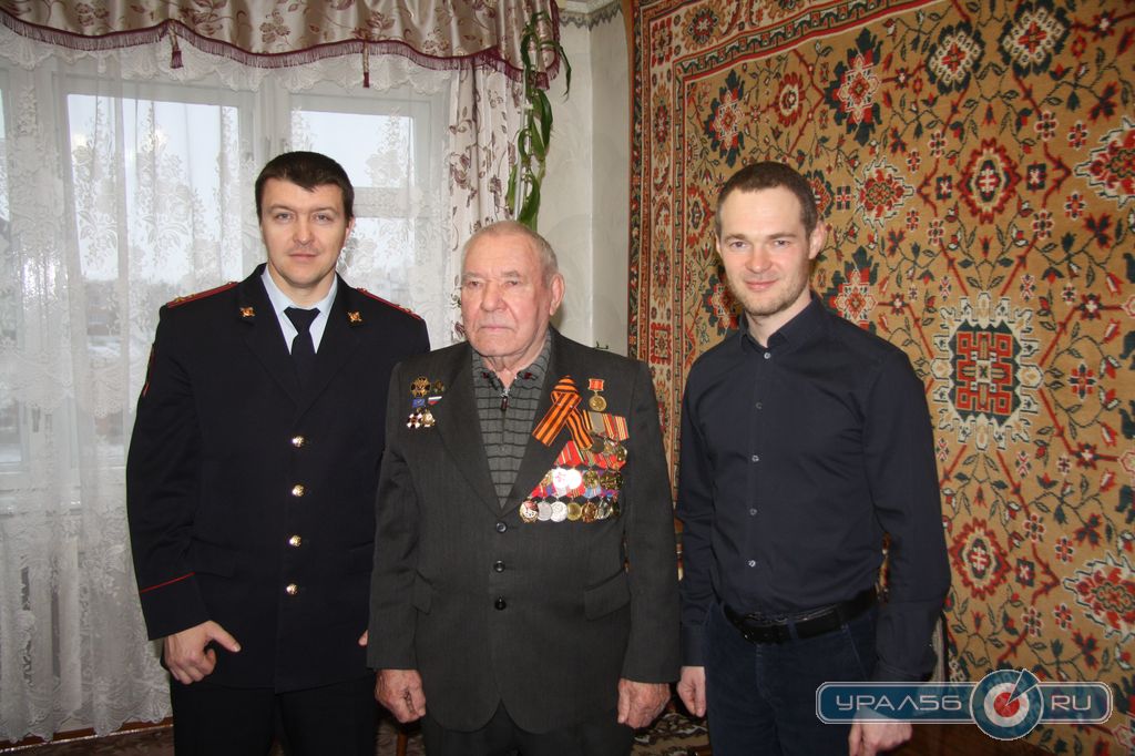 Полиция Орска и Общественный совет при УМВД поздравили ветеранов с Новым годом